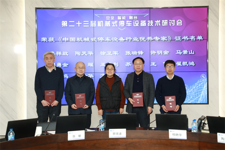 頒證書2.jpg